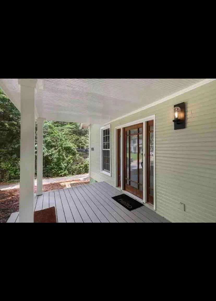 1035 Curran St NW — Photo 3
