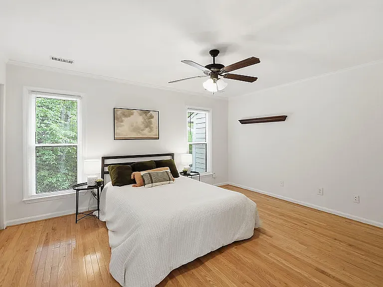 101 Thomas Ln #B1 — Photo 20