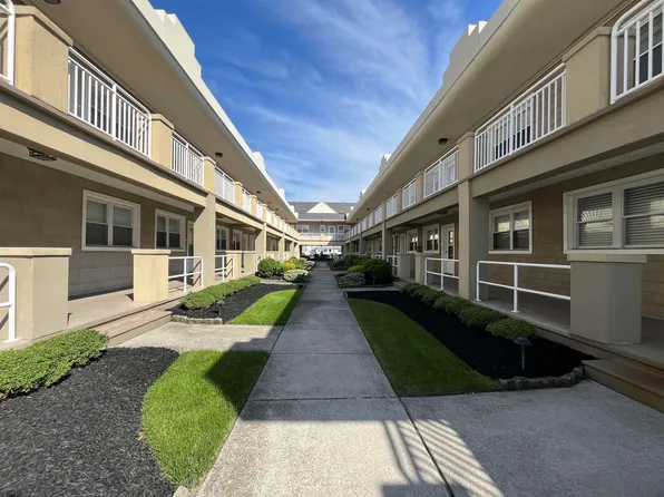 9010 Atlantic Ave APT 215, Margate, NJ 08402