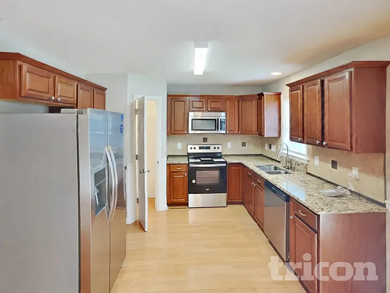 200 Falcon Rd — Photo 5