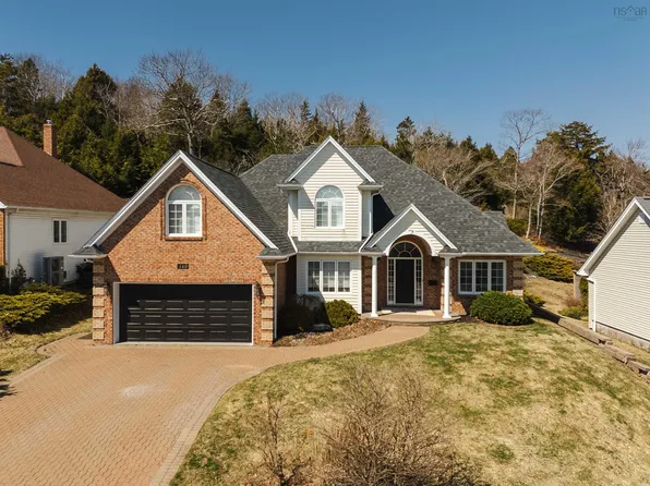 149 Cresthaven Dr, Halifax, NS B3M 2E4