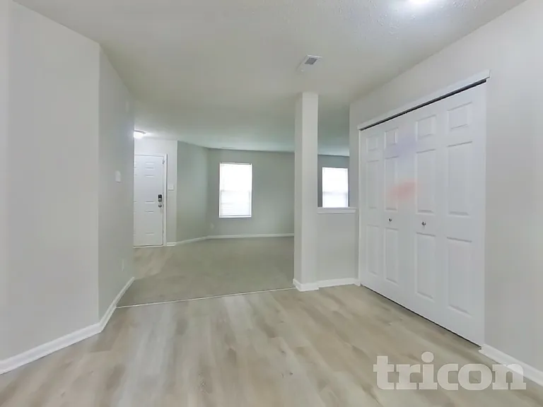 10893 Glenayr Dr — Photo 3
