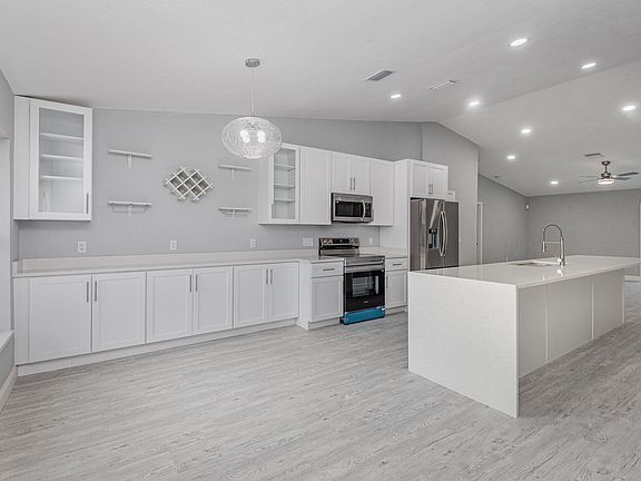 3rd image of 2411 Jaywood Dr