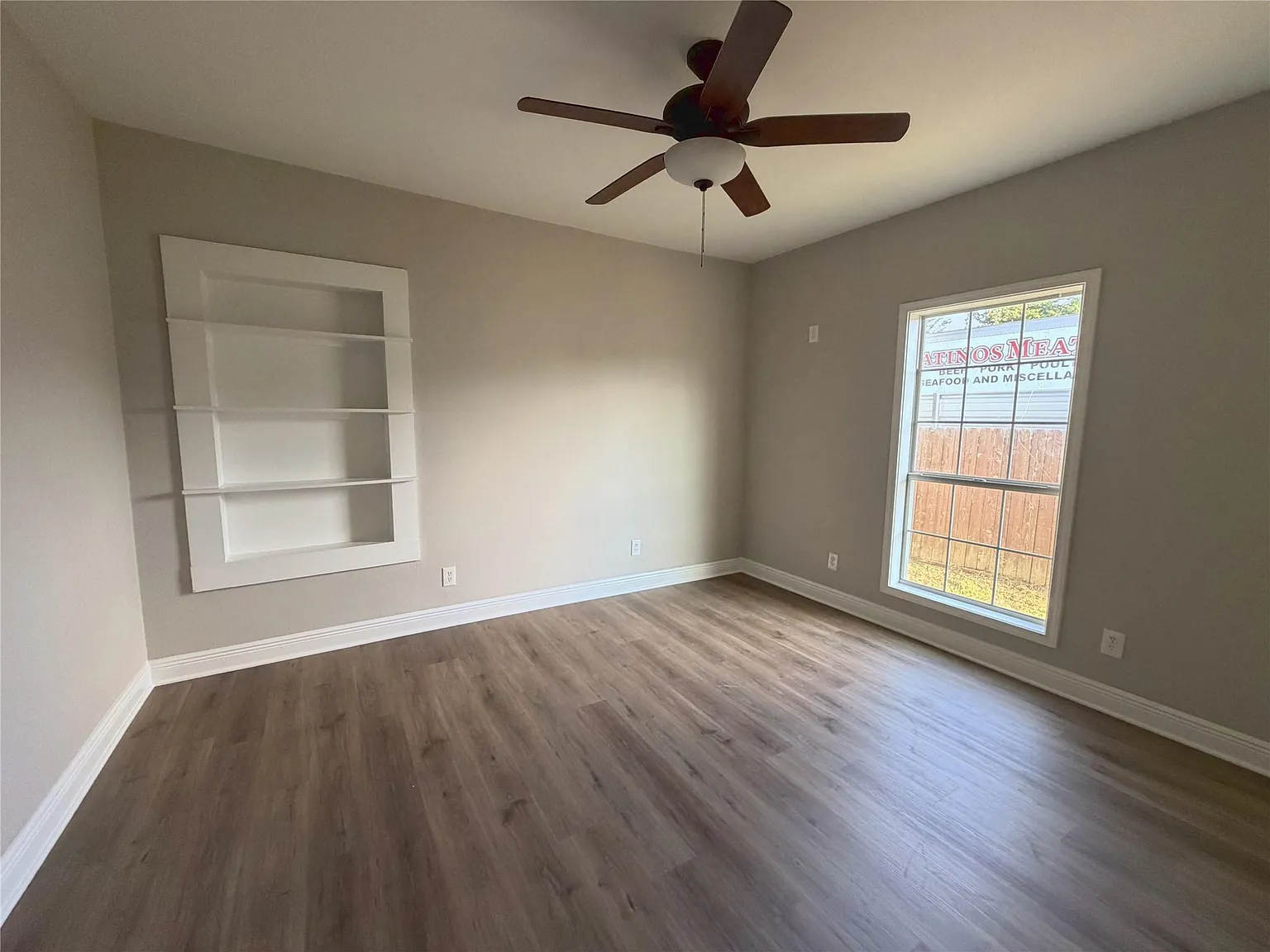 3 bed, 1.0 bath, 1643 sqft, $2,000 — Photo 2