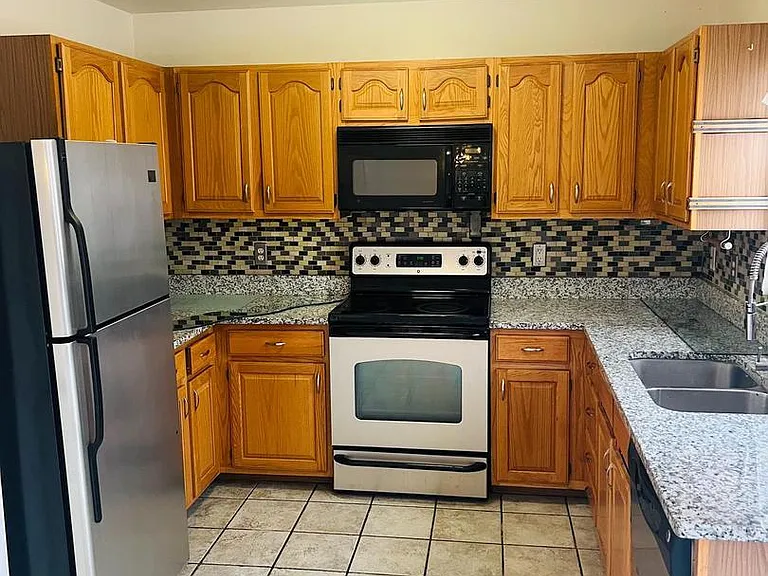 2528 Interstate Dr — Photo 5