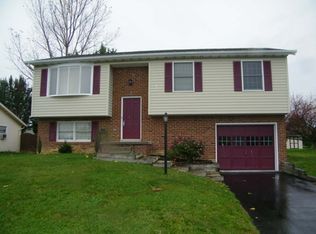 19 Sycamore Ln, Hanover, PA 17331