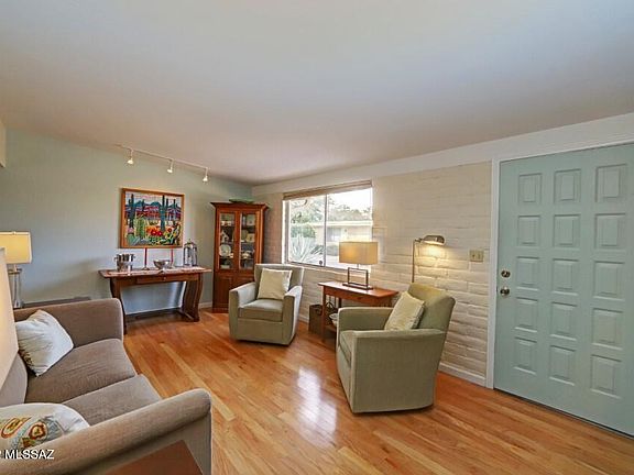2nd image of 3015 E Blacklidge Dr
