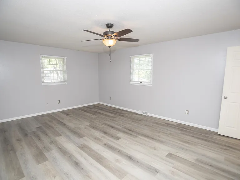 223 Mary Dr — Photo 14