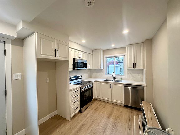 3rd image of 751 Hillcroft St #2