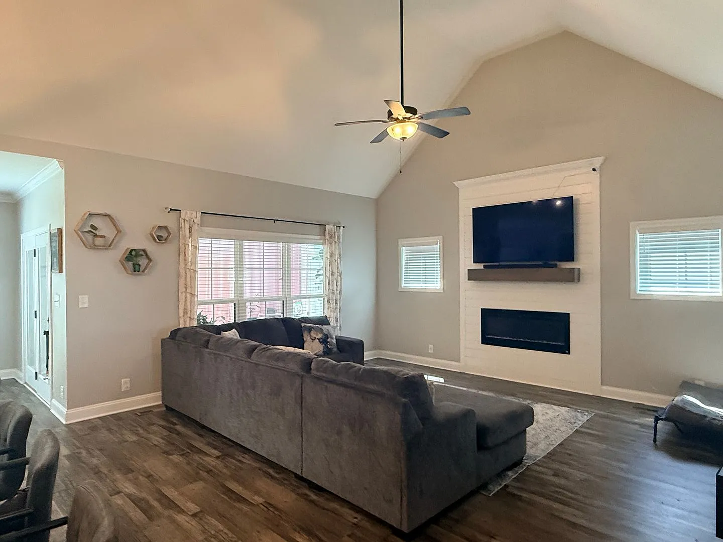 Beautiful 5-Bedroom Home with Spacious Layout & Sunroom — Photo 3
