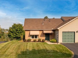 1401 Greenbriar Ct, South Park, PA 15129
