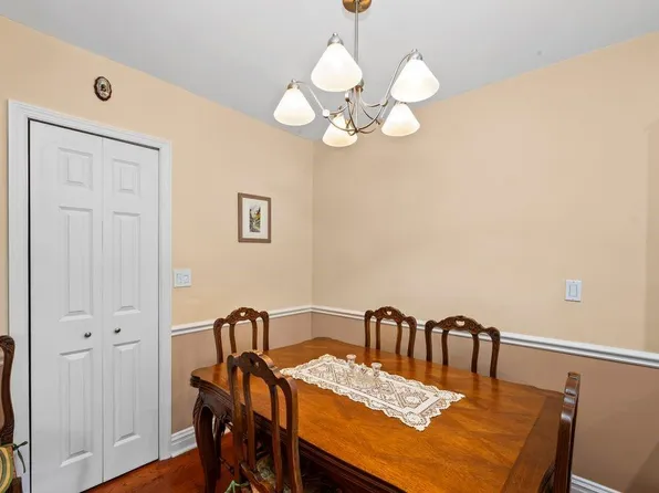 9437 Shore Road image 10 of 28