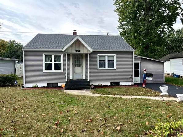 951 E 9th St, Rochester, IN 46975