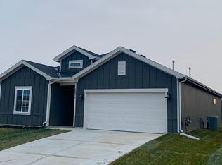 20614 Skyview Ln, Spring Hill, KS 66083