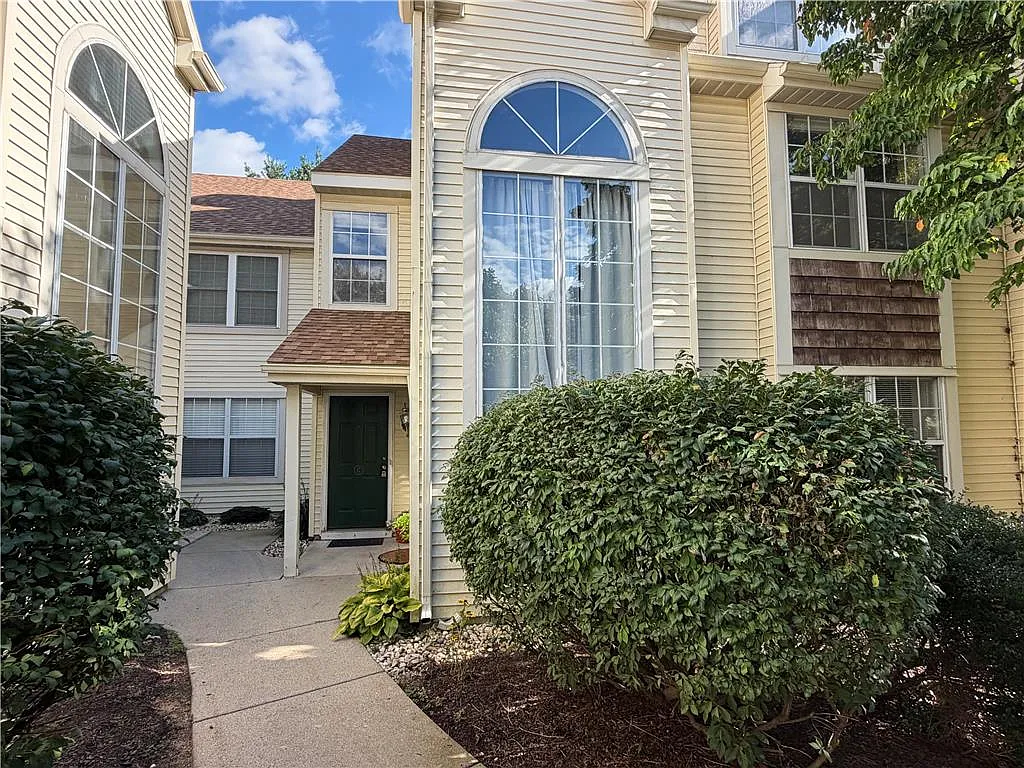 2 bed, 2.0 bath, 1035 sqft, $2,000 — Photo 1