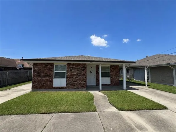2312 Stander Pl, Chalmette, LA 70043