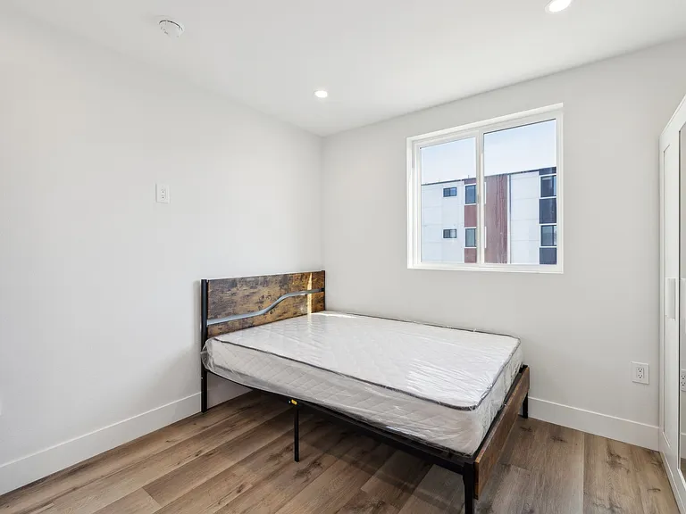 1270 Rolland Curtis Pl — Photo 27