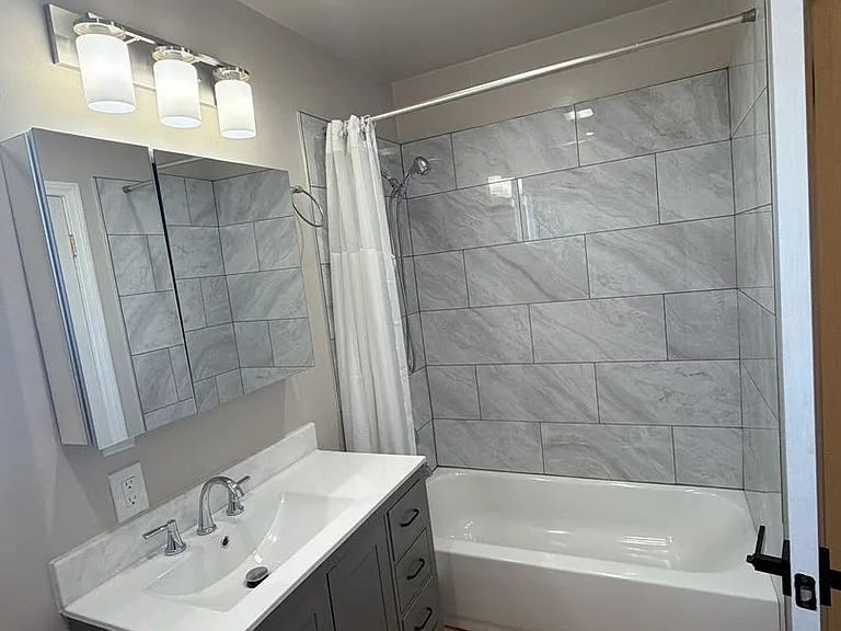 Vermonter Apartments — Photo 14