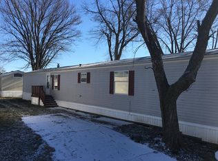 61 Willow Hl, Wood River, IL 62095