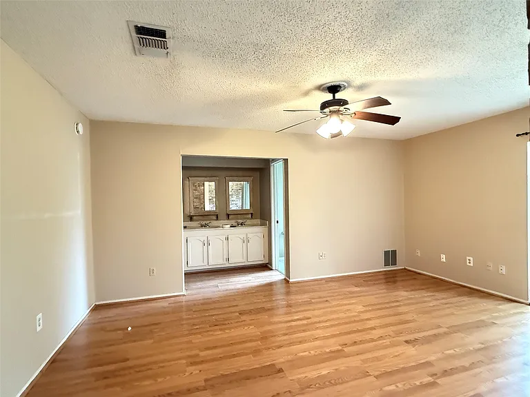 16439 Hickory Knoll Dr — Photo 4