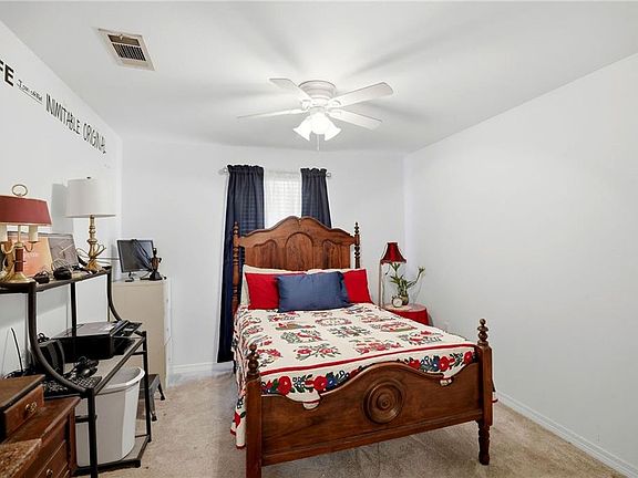4th image of 141 Southgate Dr