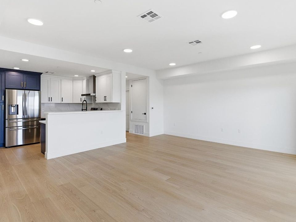 1st image of 560 El Camino Real #206