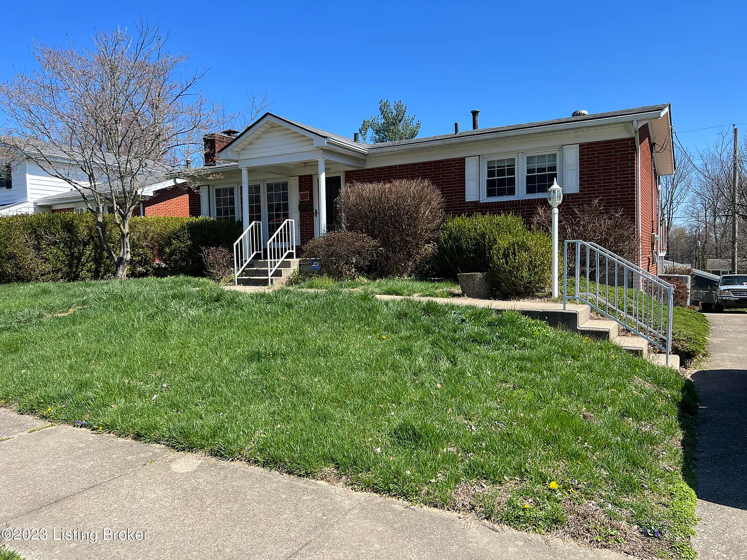 7537 Merlyn Cir photo 1