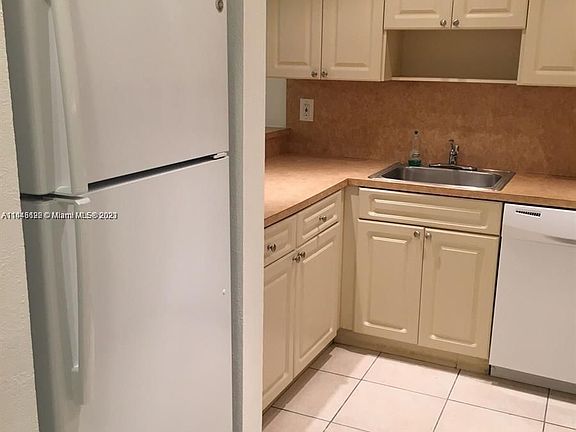 3rd image of 6940 Miami Gardens Dr #1223