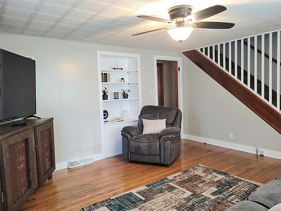 4th image of 348 Academy St