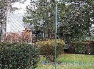 2 Ellis Dr, Syosset, NY 11791