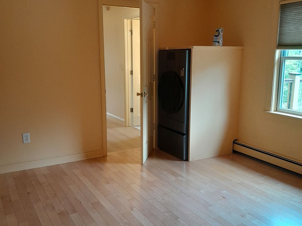 2nd image of 301 Ledge Rd #1