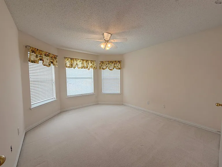4506 Hollow Ridge Dr — Photo 27