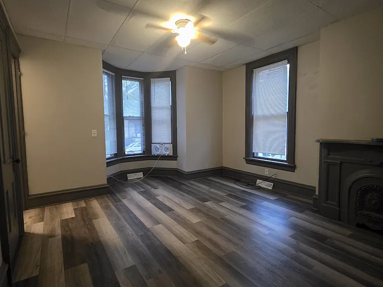 131 E 2nd St #2 — Photo 4