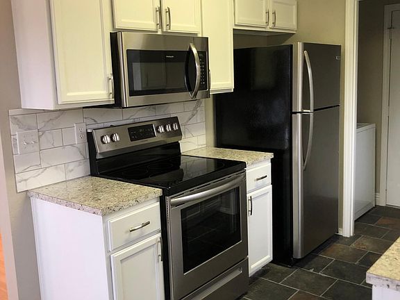 3rd image of 1223 S Pepper Tree Ln