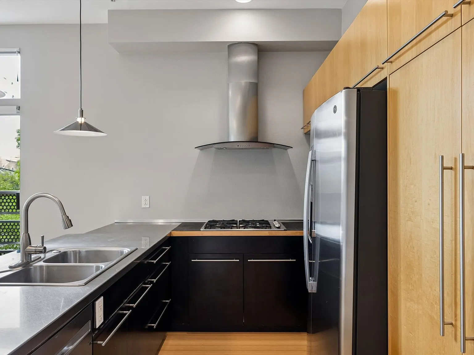 2400 Champa St — Photo 4
