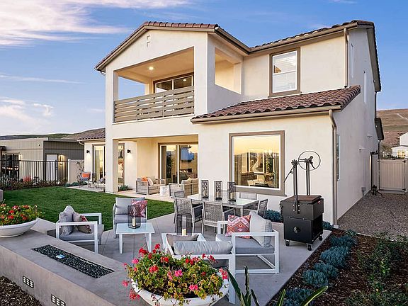 Lyra at Skyline Plan 1 Model Home Backyard