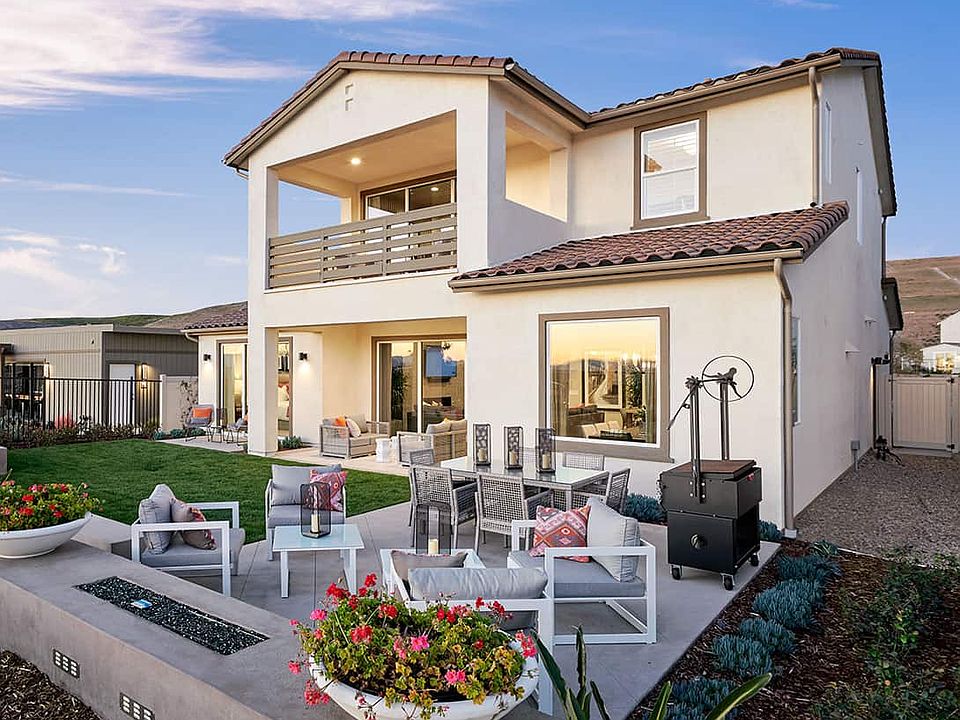 Lyra at Skyline Plan 1 Model Home Backyard