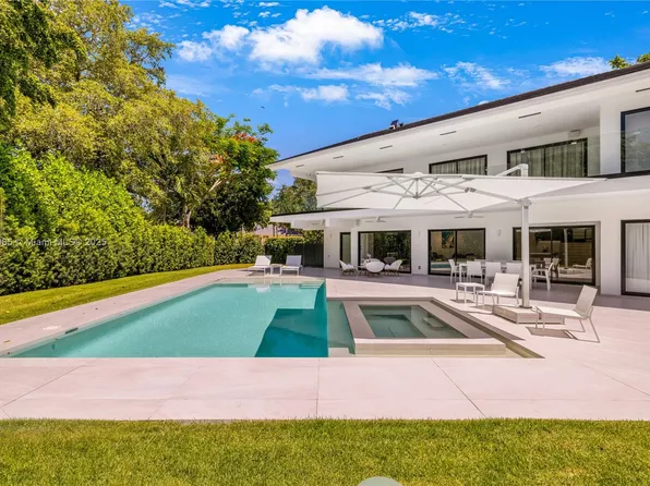 7180 E Lago Dr, Coral Gables, FL 33143