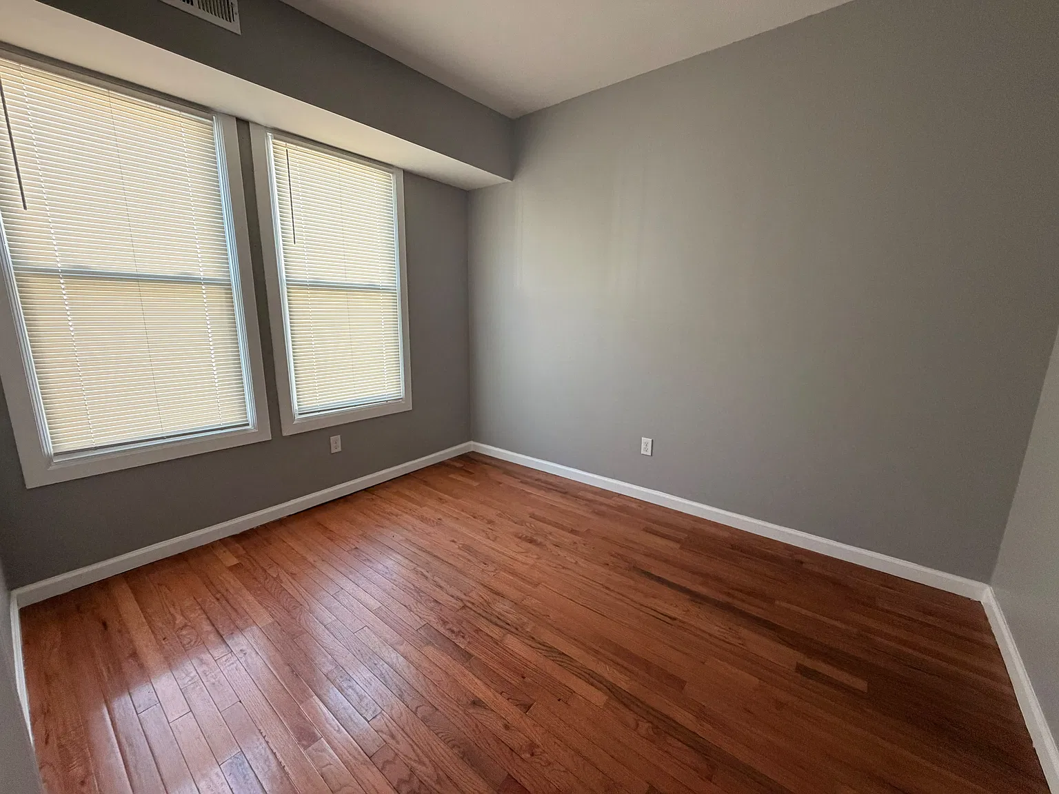 4 bed, 1251 sqft, $2,500 — Photo 4