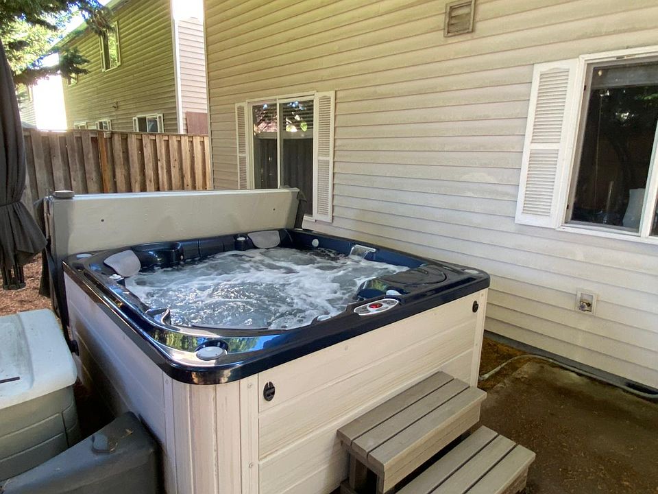 1st image of 17614 SE 16th St #2
