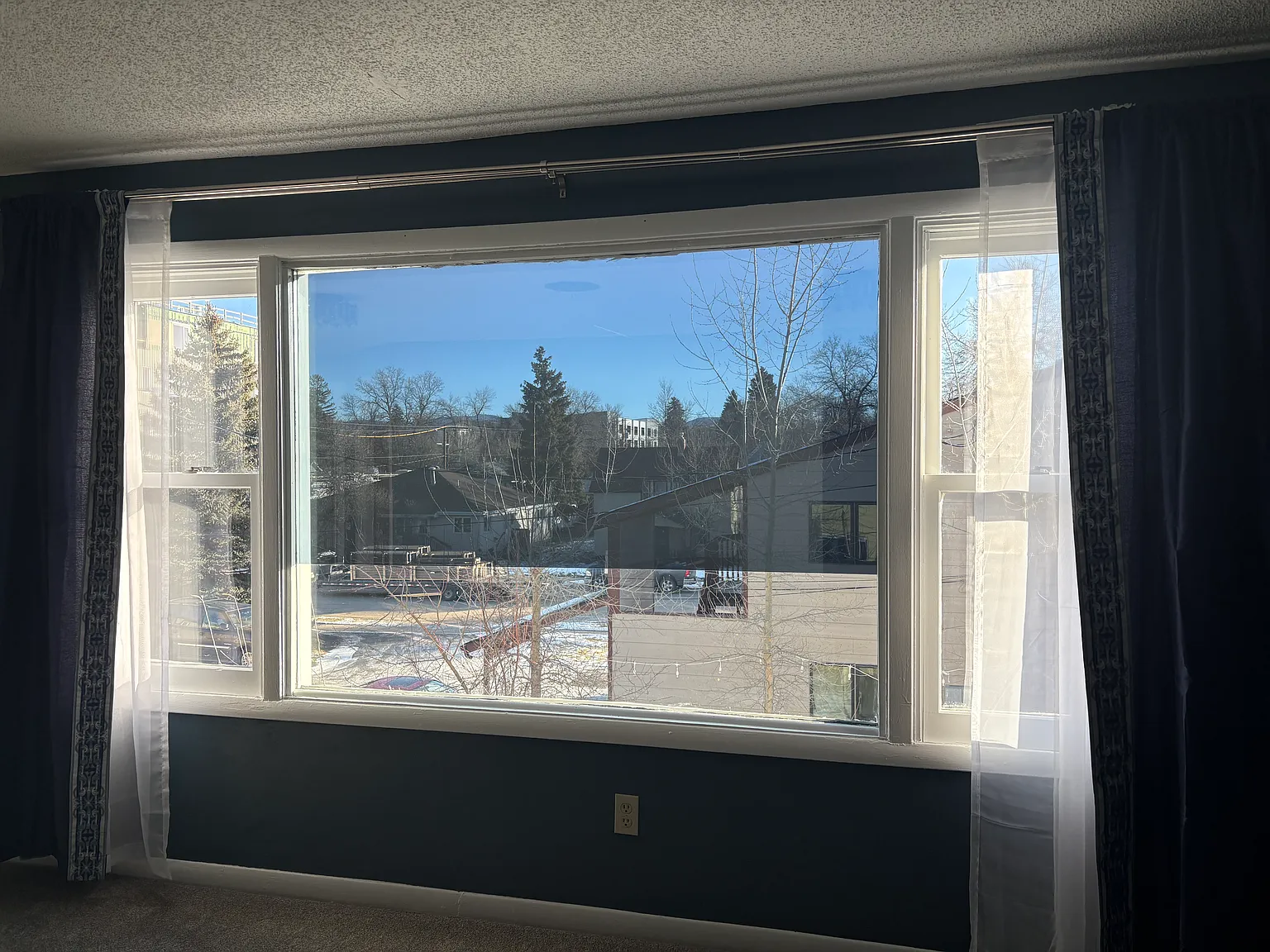 3 bed, 1350 sqft, $2,300 — Photo 3