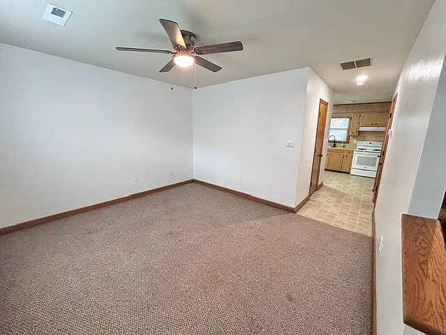 2 bed, 1.5 bath, 1000 sqft, $975 — Photo 3