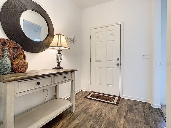 5th image of 479 Eaglecrest Dr