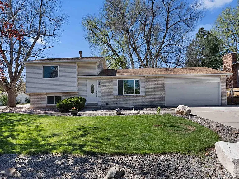 801 Wagonwheel Dr — Photo 1
