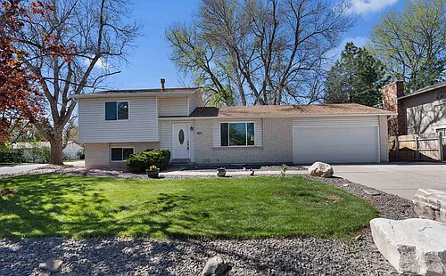 801 Wagonwheel Dr Photo 1