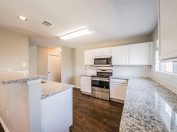 5th image of 4869 Trail Hollow Dr