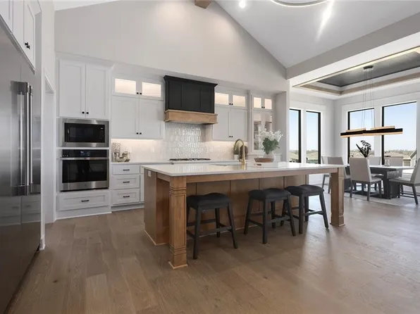9926 Brockway St, Lenexa, KS 66220