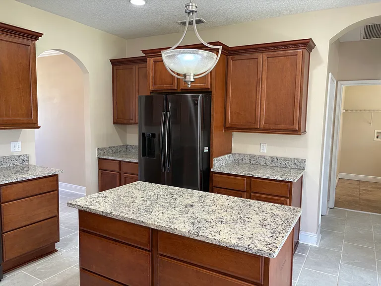 438 Palm Dr — Photo 4