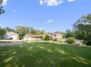 1576 Bramblewood Dr NE, Solon, IA 52333