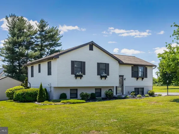 51 S Golfwood Ave, Carneys Point, NJ 08069